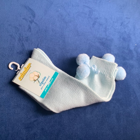 NWT Children’s Knee High Classic Pom Pom Socks - Picture 2 of 4